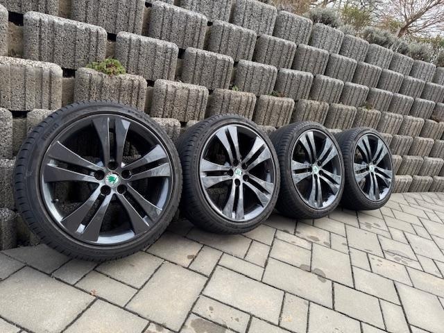 FABIA II RS orig. ALU sada+zánovní letní PIRELLI 205/40 17