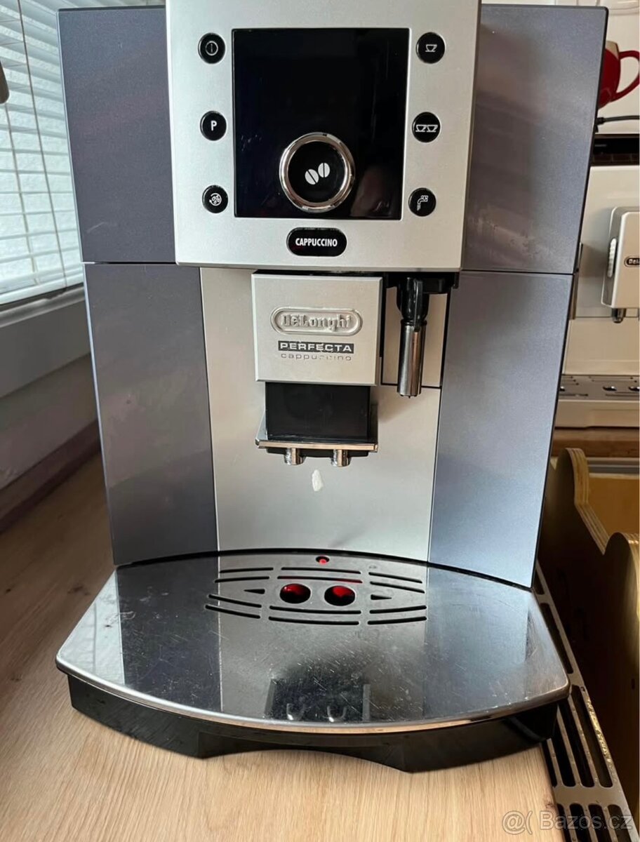 Kávovar Delonghi
