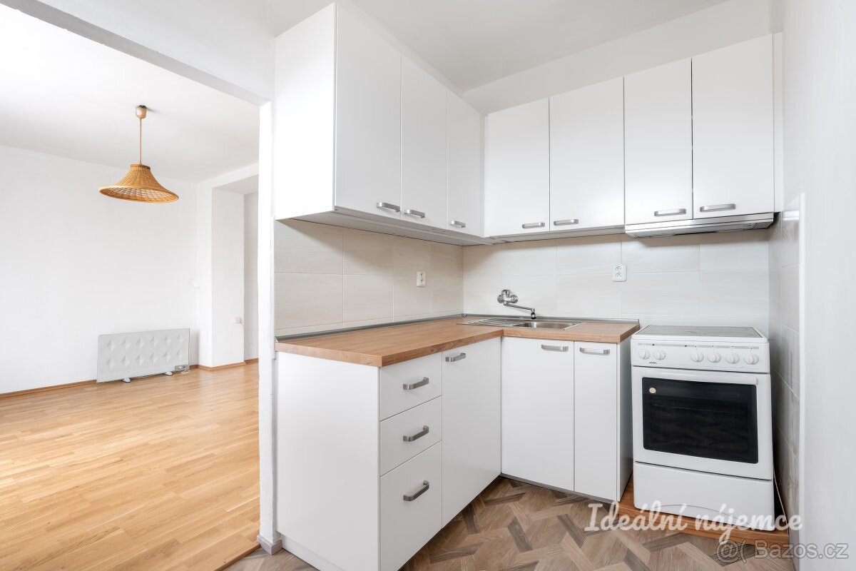 Pronájem bytu 2+kk, Nad Kajetánkou, Břevnov,  46 m2