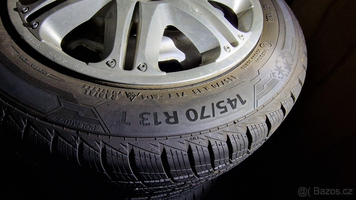 Zimní Barum 145/70 R13 s disky a poklicemi