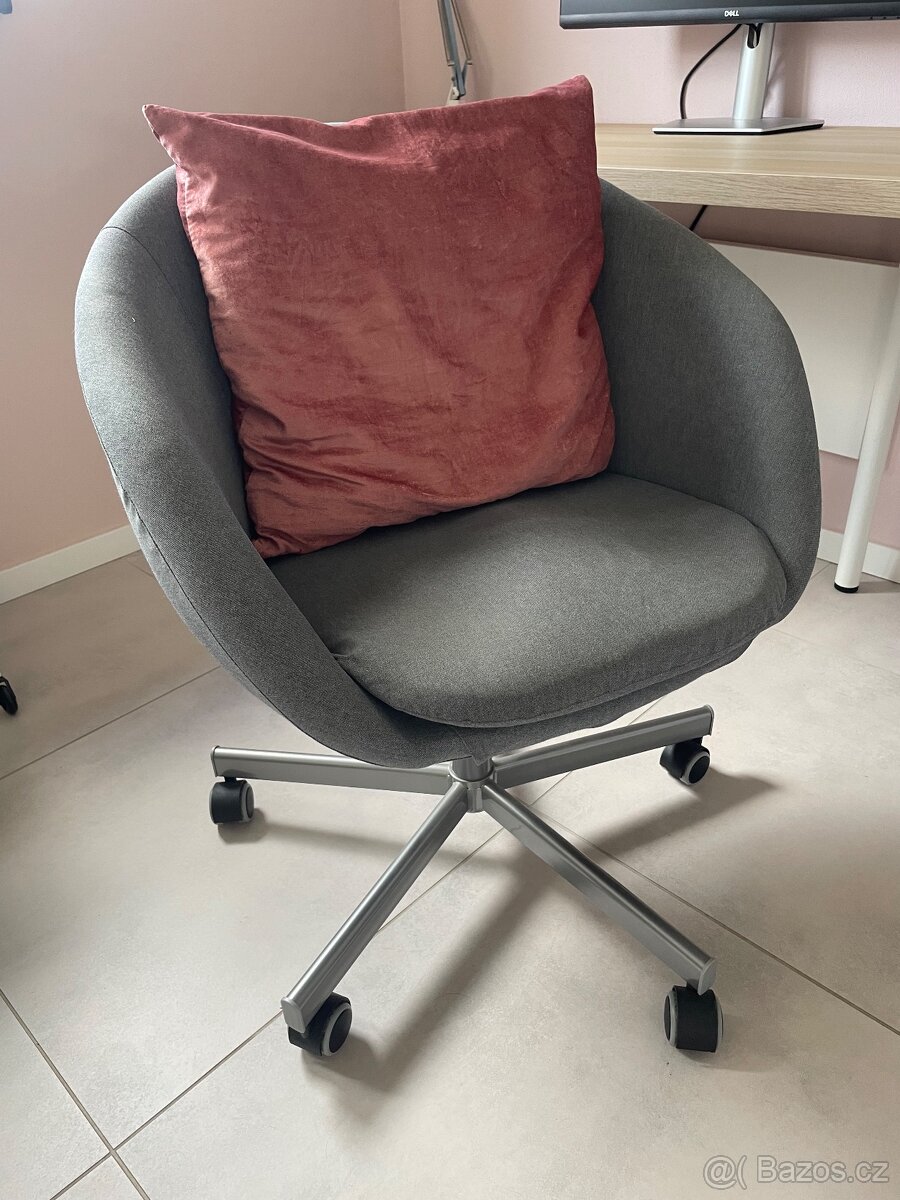 Otočná židle IKEA