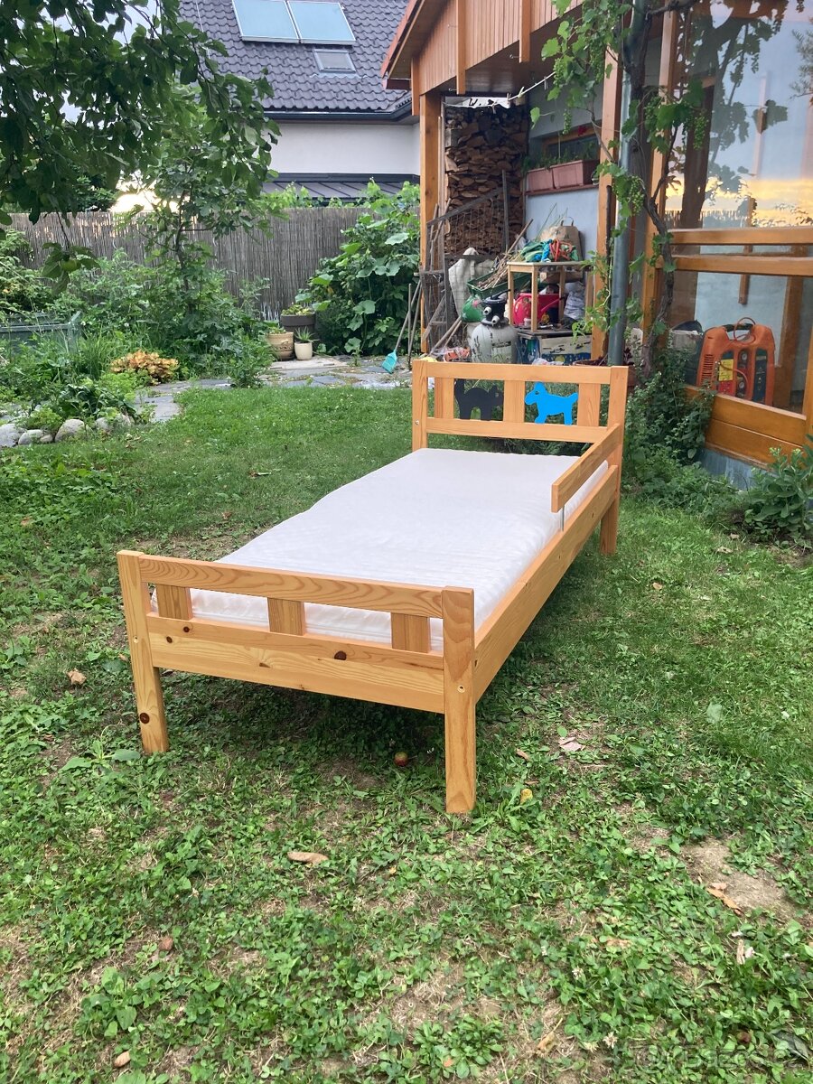 dětská postel s matrací