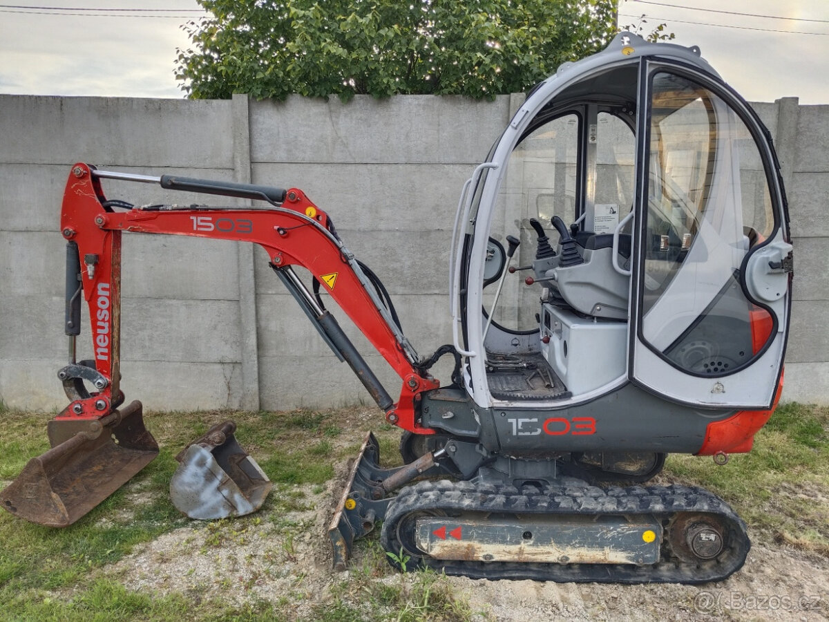 BAGR Neuson 1503 - 1700kg > roztah. podvozek + 2 lžíce