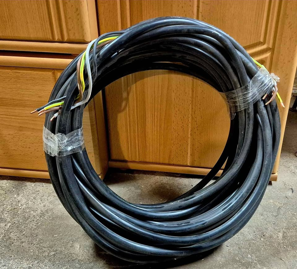 Nový přívodní kabel CYKY-J 4x10 25m
