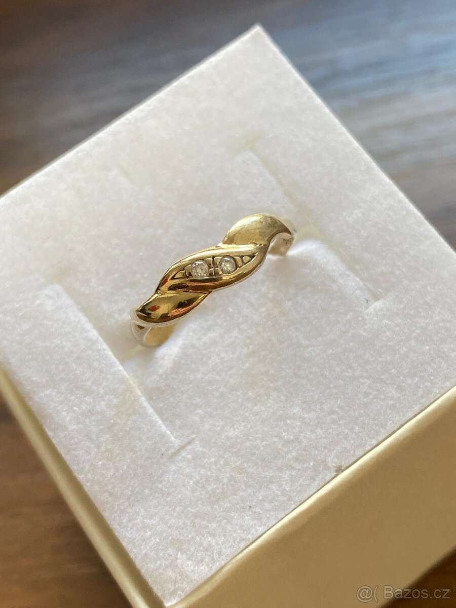 Zlatý dámský prstýnek