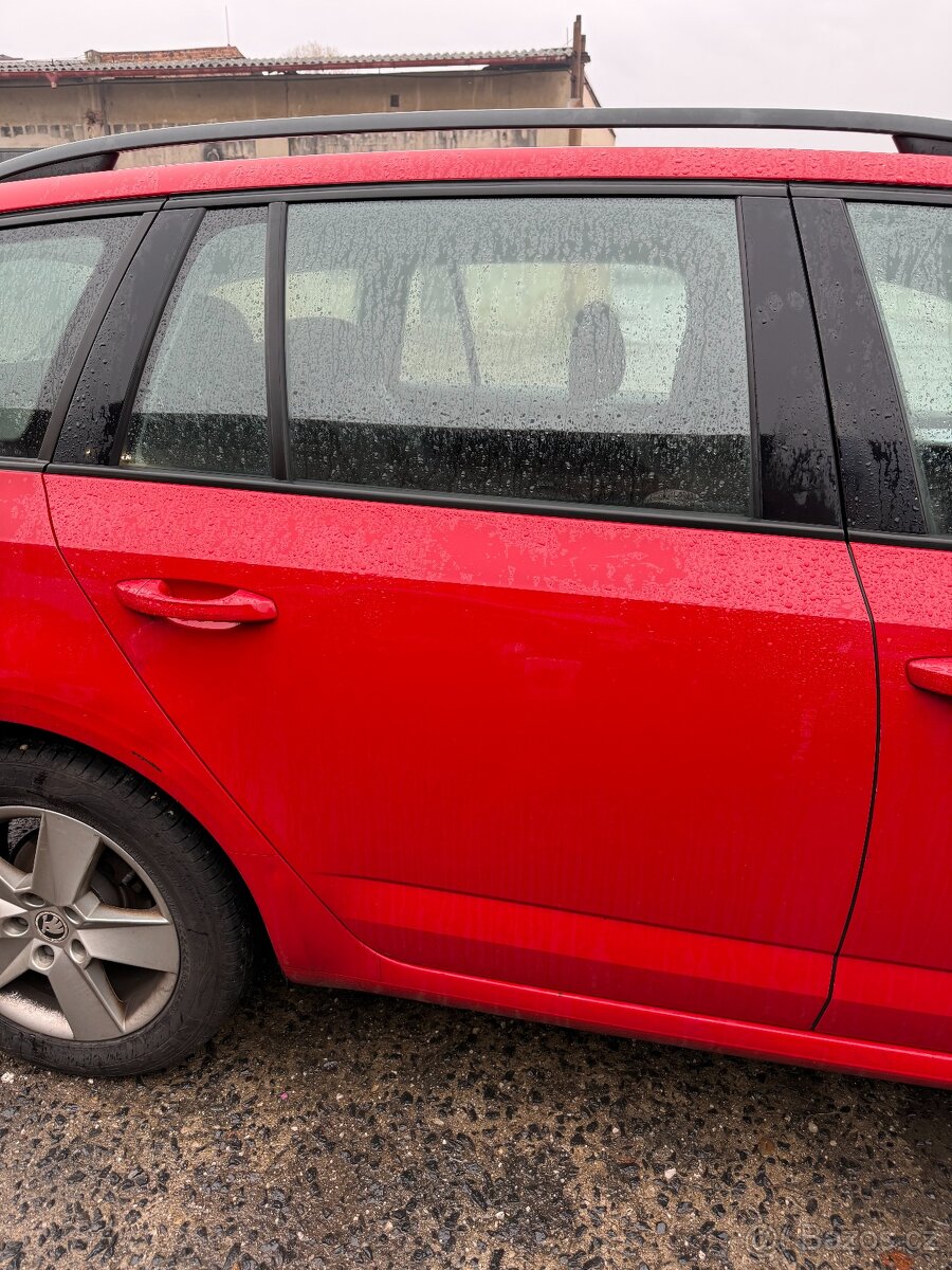 Prave zadni dvere Skoda Octavia 3 kombi cervene