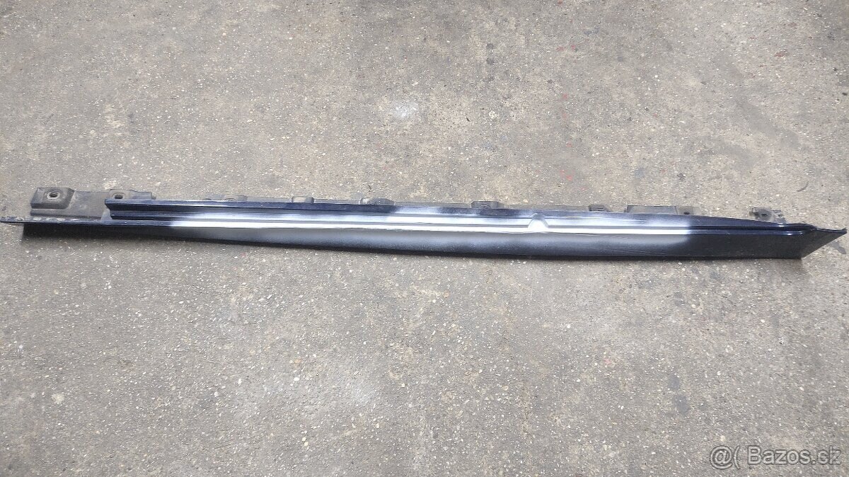 BMW 5.rada F10 F11 2010-2017, lavy prah, podbeh, M-packet