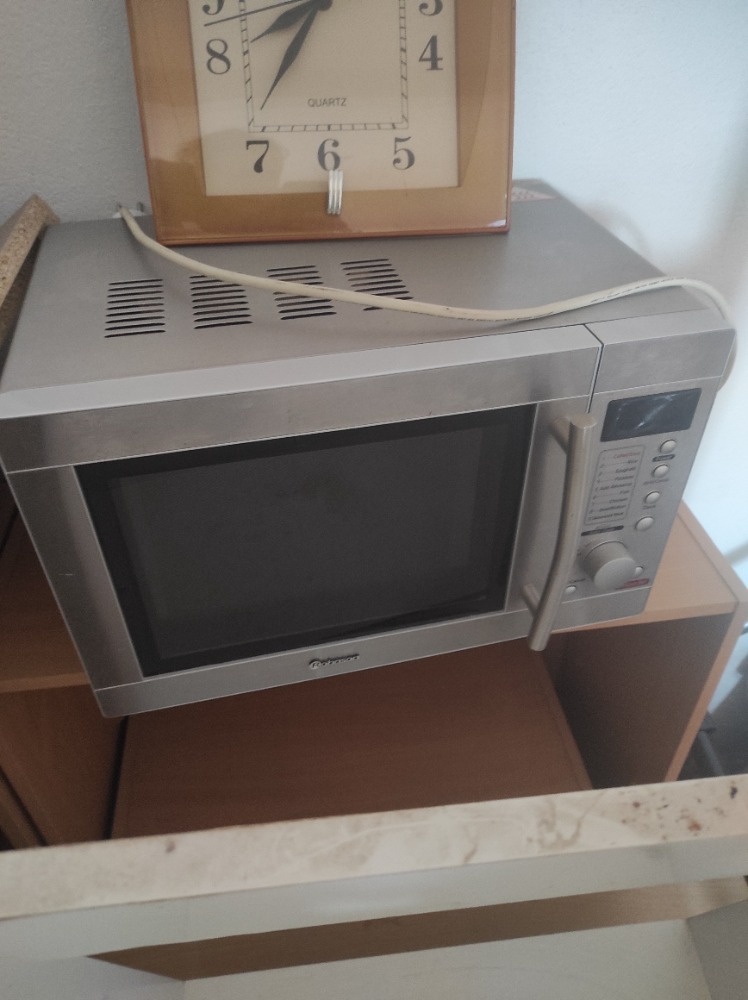 Mikrovlnná trouba Rohnson