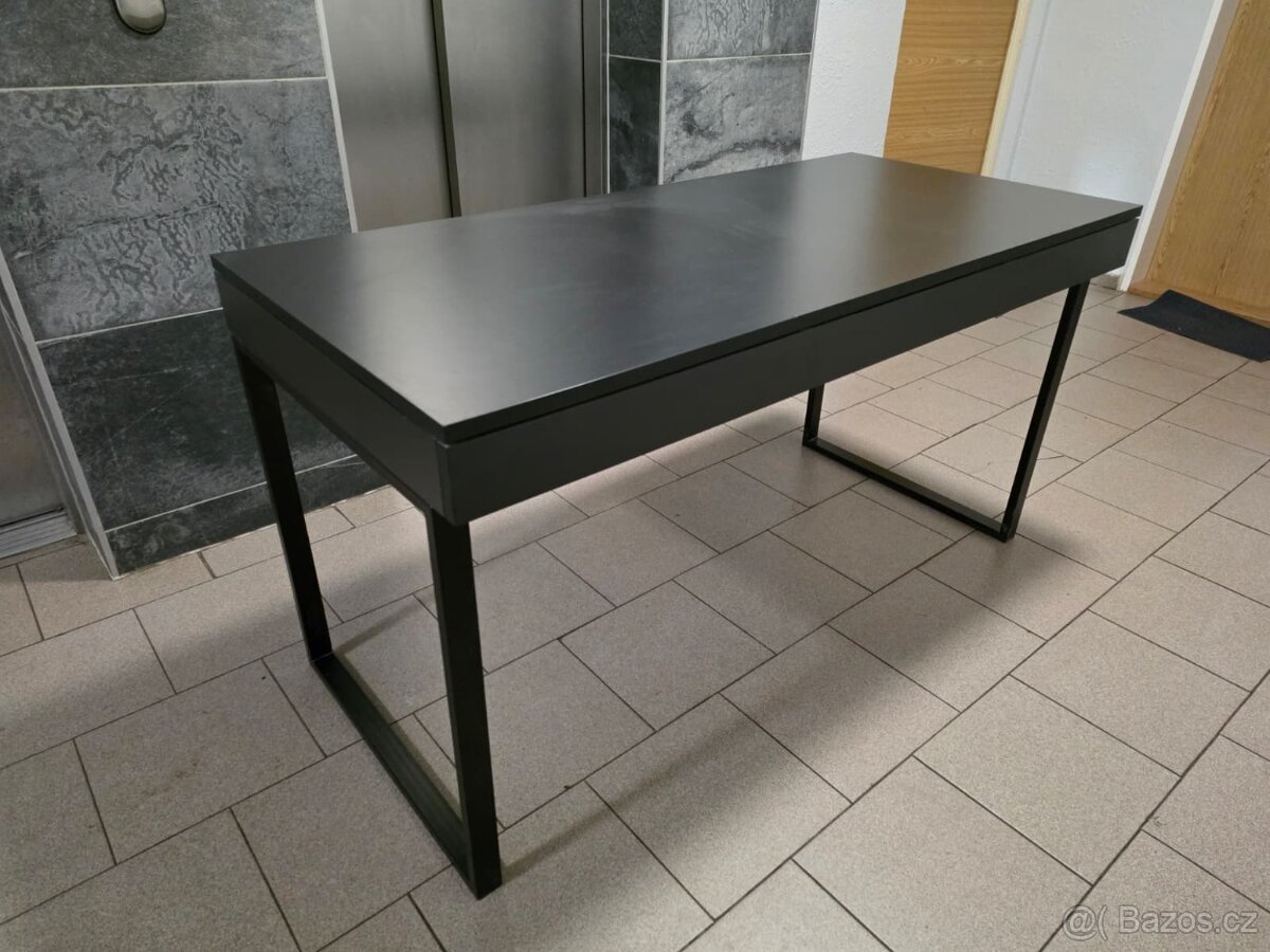 Psací stůl kvalitní nový