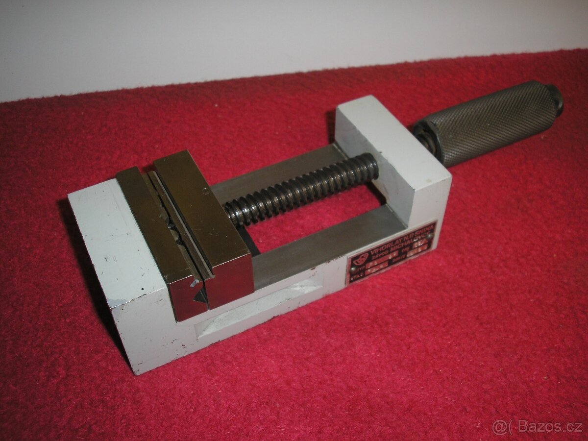 Nástrojařský svěrák prizmatický