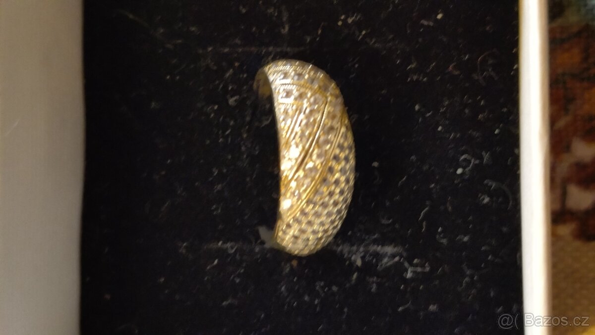 Zlatý masivní prsten