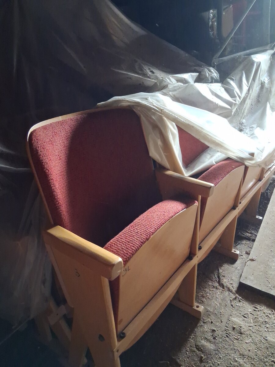 Kino lavice sedacky