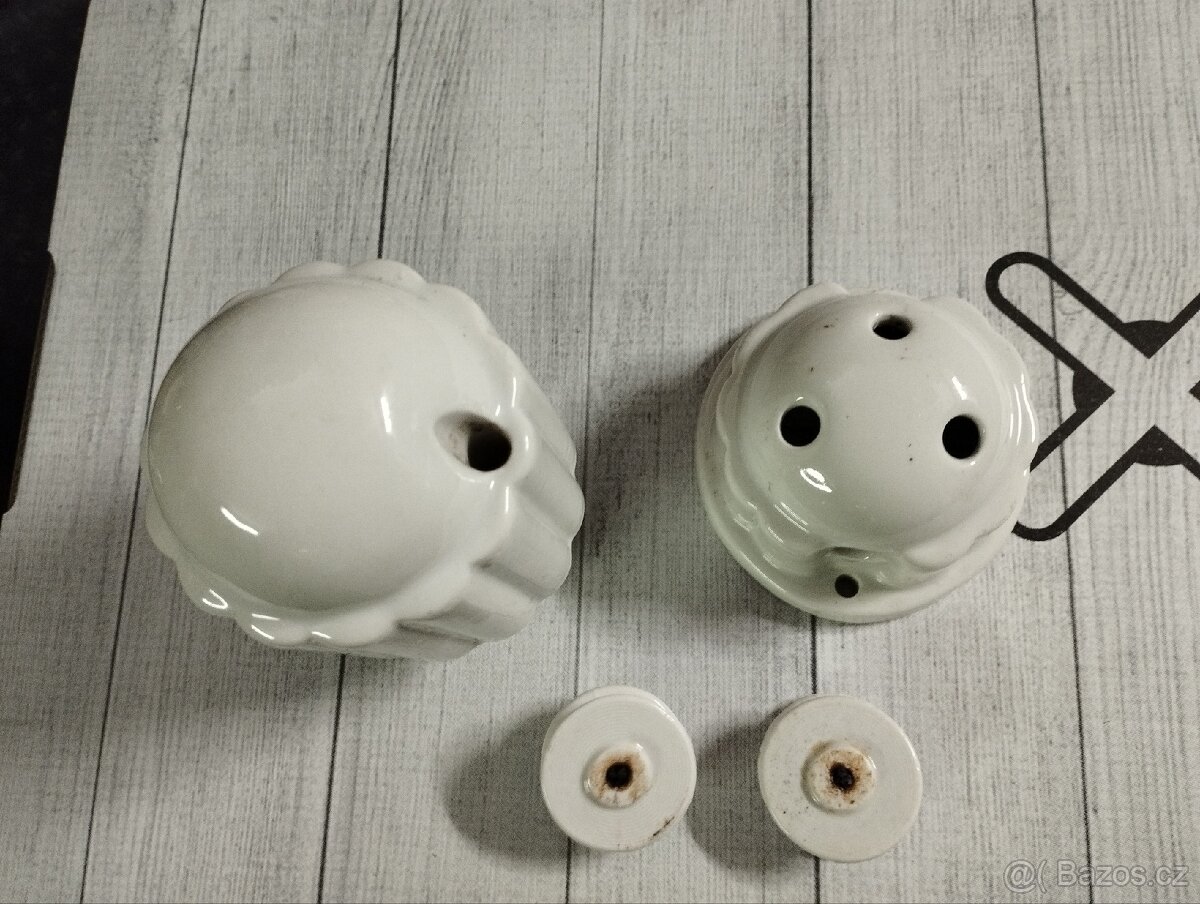 Staré porcelánové závaží z lustru