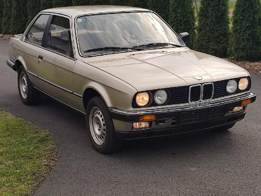 BMW 323i E30 coupe