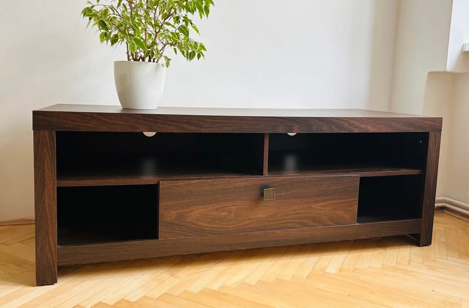 TV stolek