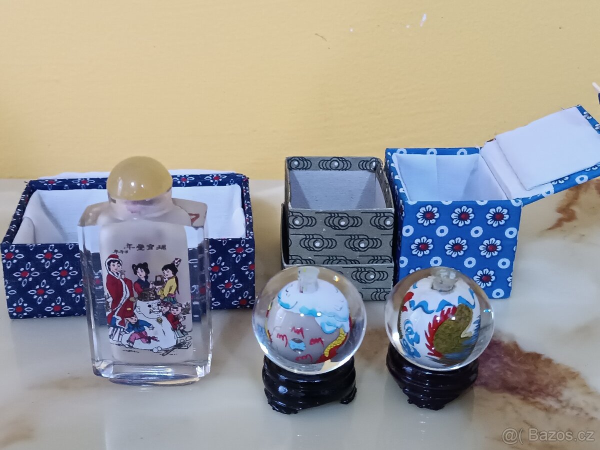 Lahvička a koule na šňupací tabák