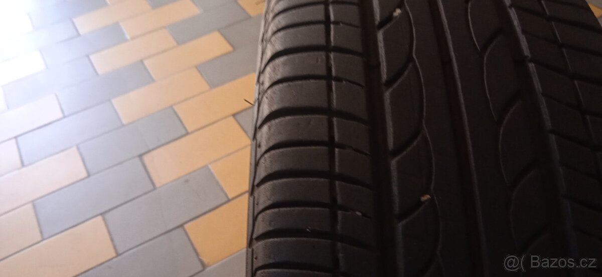 Pneu 175/65R15 84H