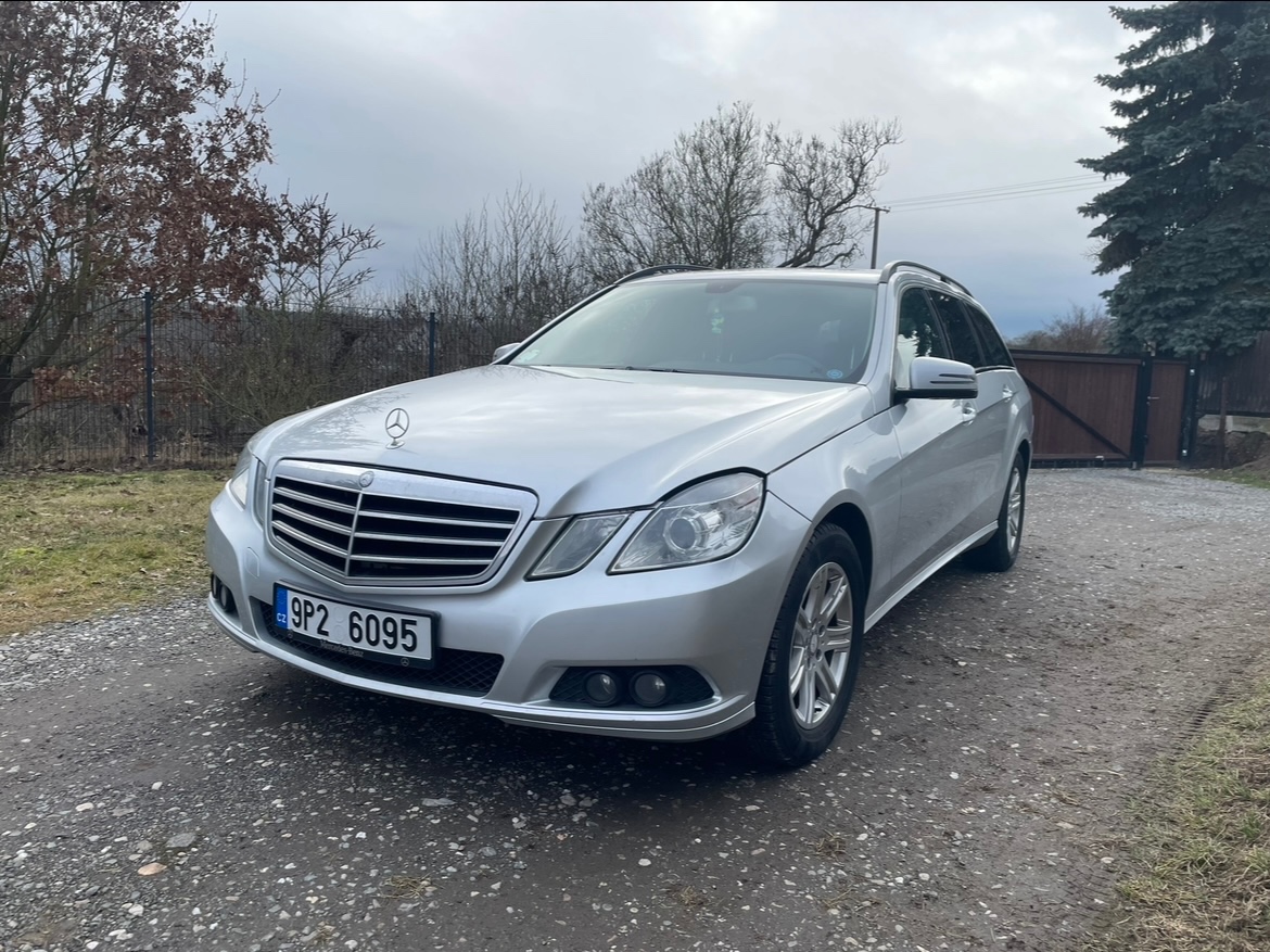 Mercedes-Benz E200,Navi,Tažný,Alu