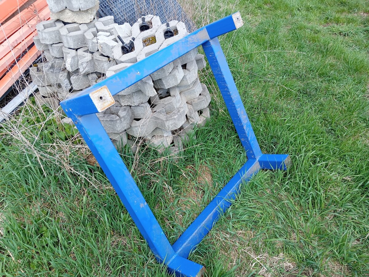 Stojan na ibc nádrž na 1000lit