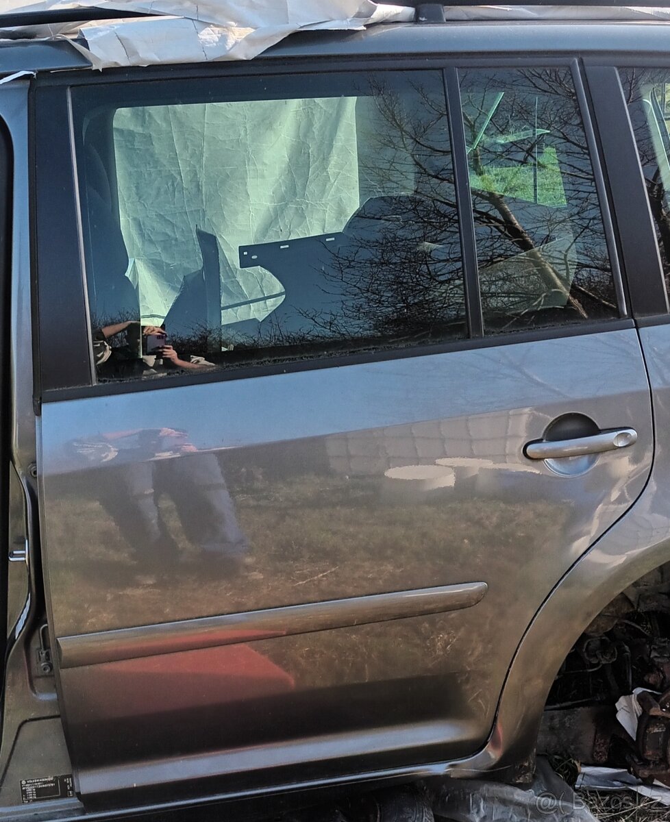 levé zadní dveře VW Touran 1