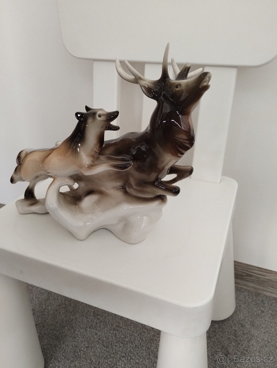 Porcelánová soška štvanice