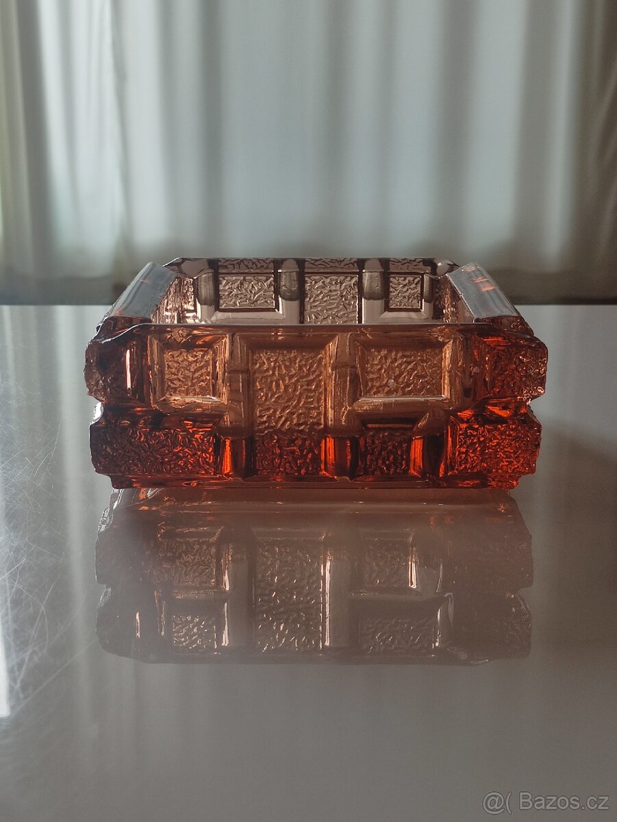 Popelník Panelák
