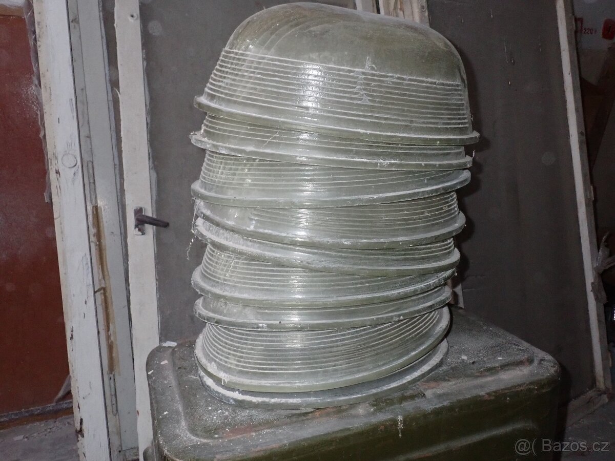 Sklo z pouličních lamp