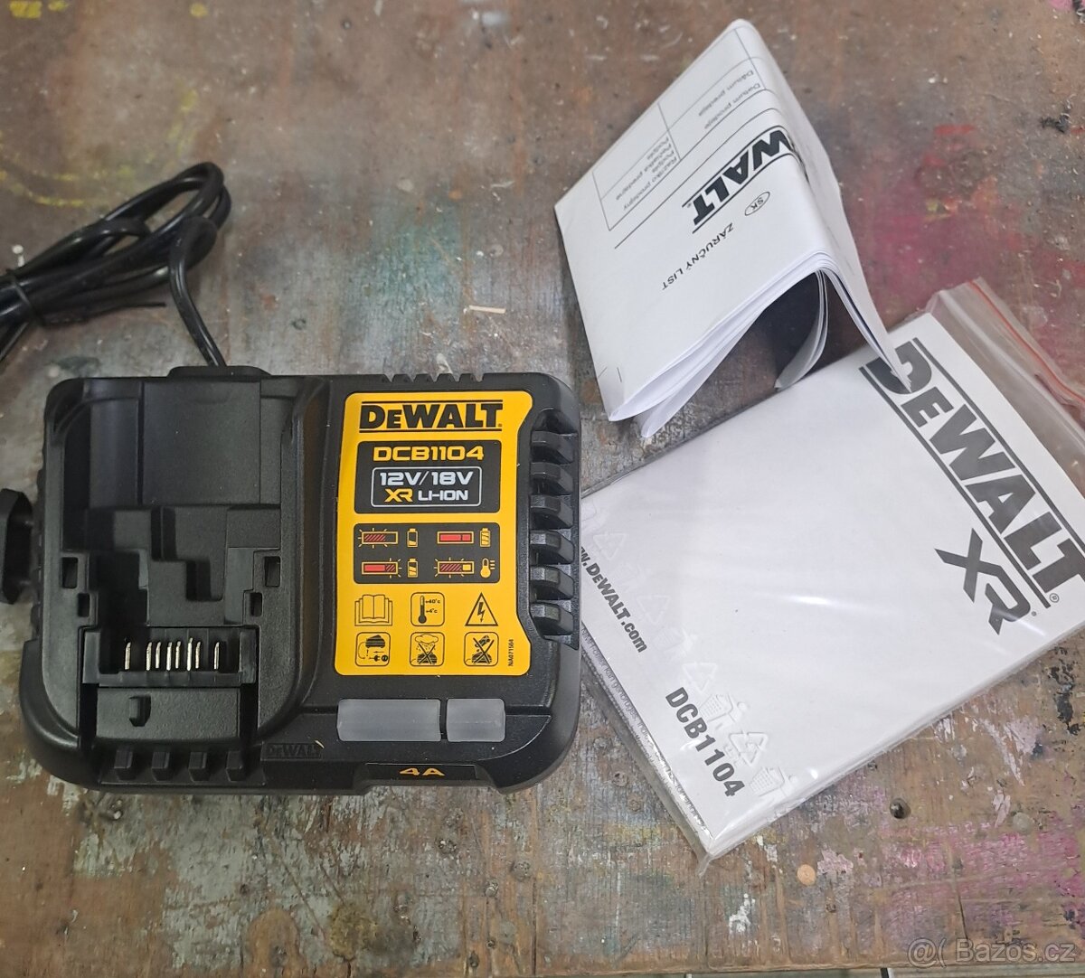 SET - DeWalt DCB1104P2 NABÍJEČKA + akumulátor 2x 5.0Ah 18V D