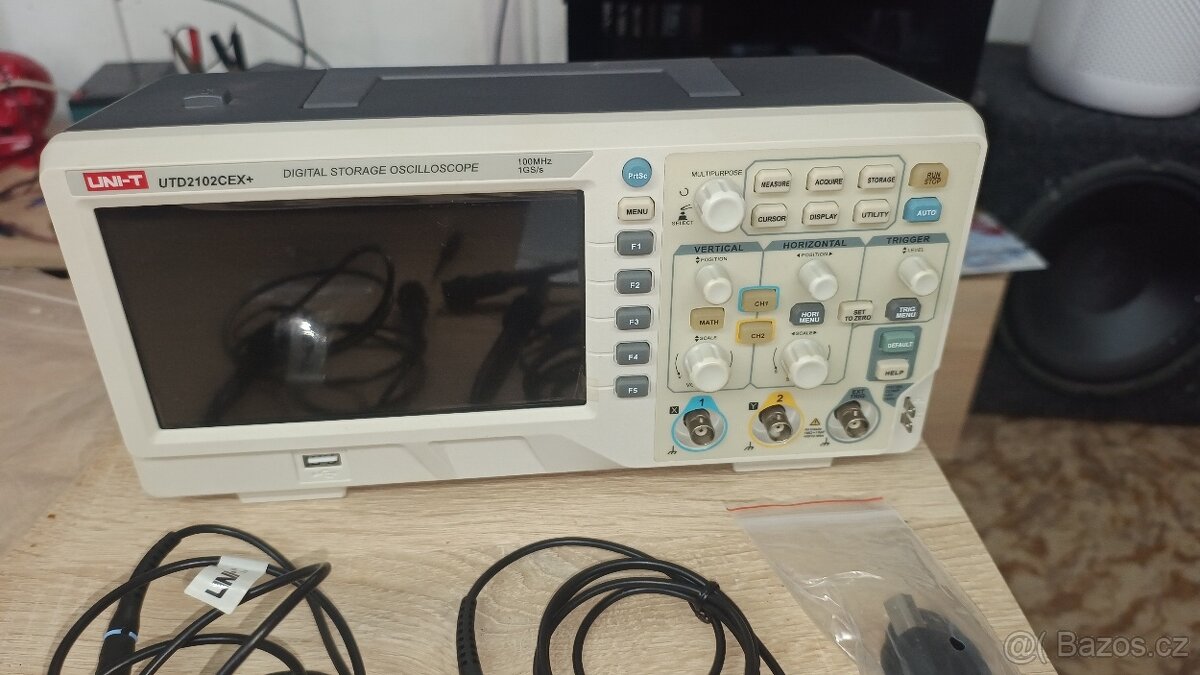 Digitální osciloskop UNI-T UTD2102CEX+ (100 MHz, 2 kanály)