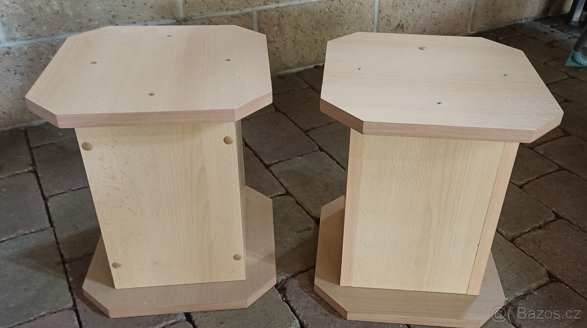 Podstavec na květináč
