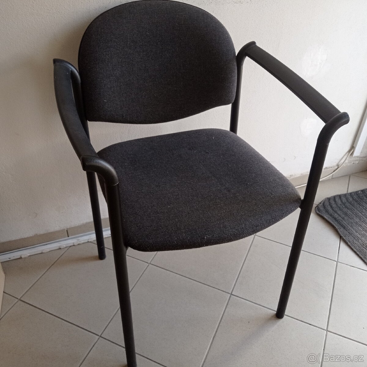 Konferenční židle čalouněná s područkami