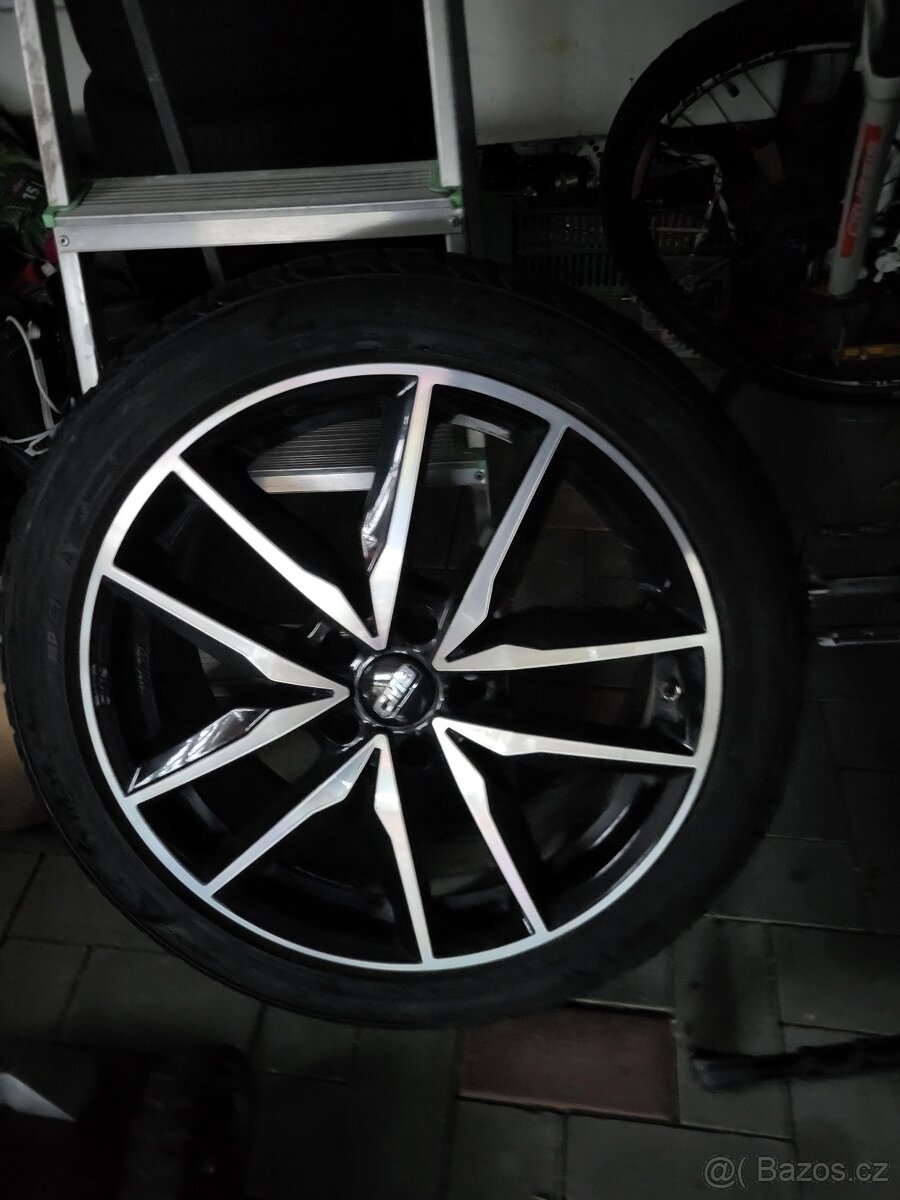 225/45/R18
