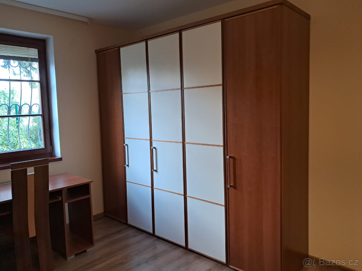 Velká šatní skříň, 250x225x60, výborný stav