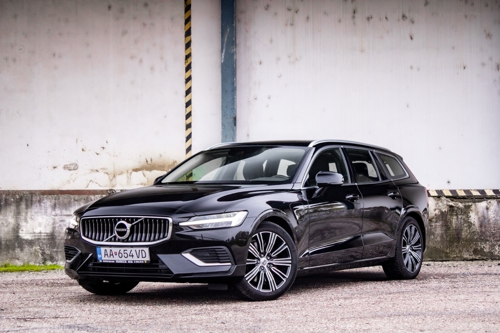 Volvo V60 T6 Recharge AWD A/T, Full LED, Ťažné - ODPOČET DPH