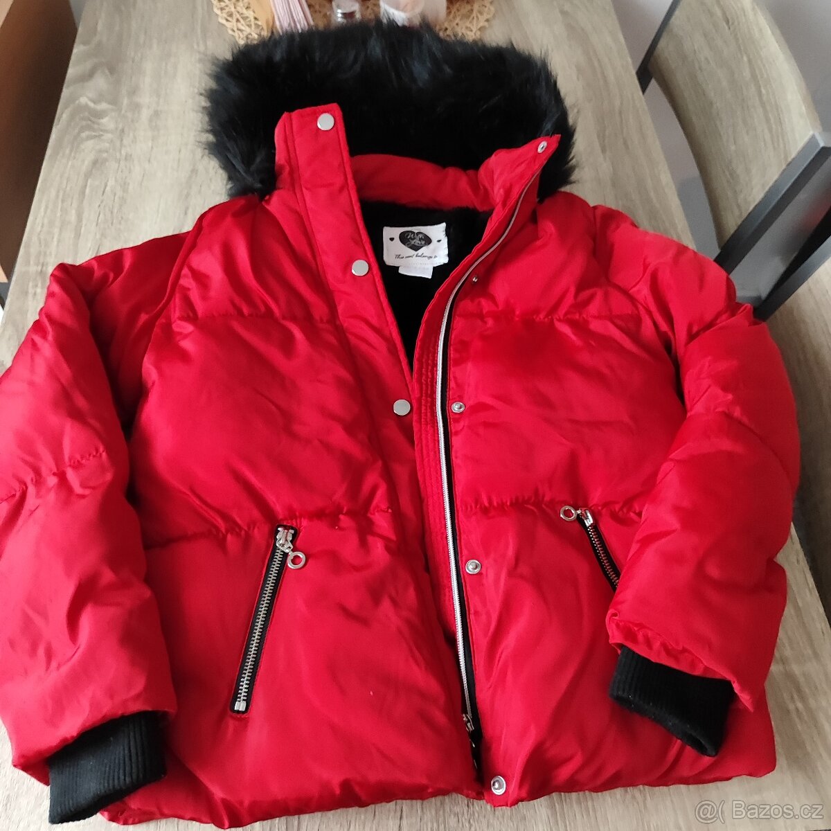 Krásná červená zimní bunda F-F vel. 152