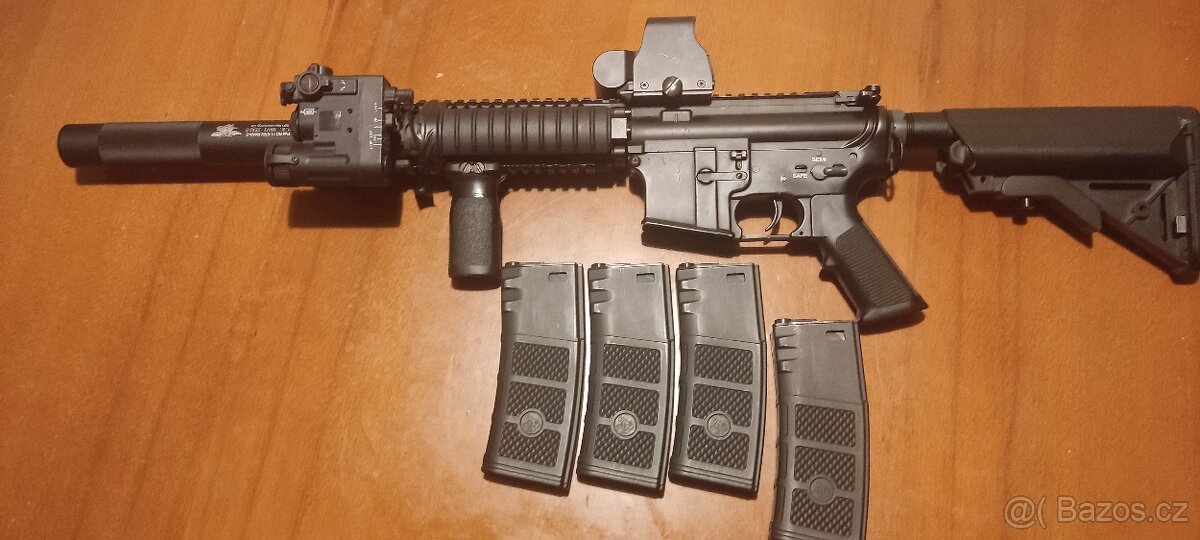 Airsoft Puška M4 Toparms