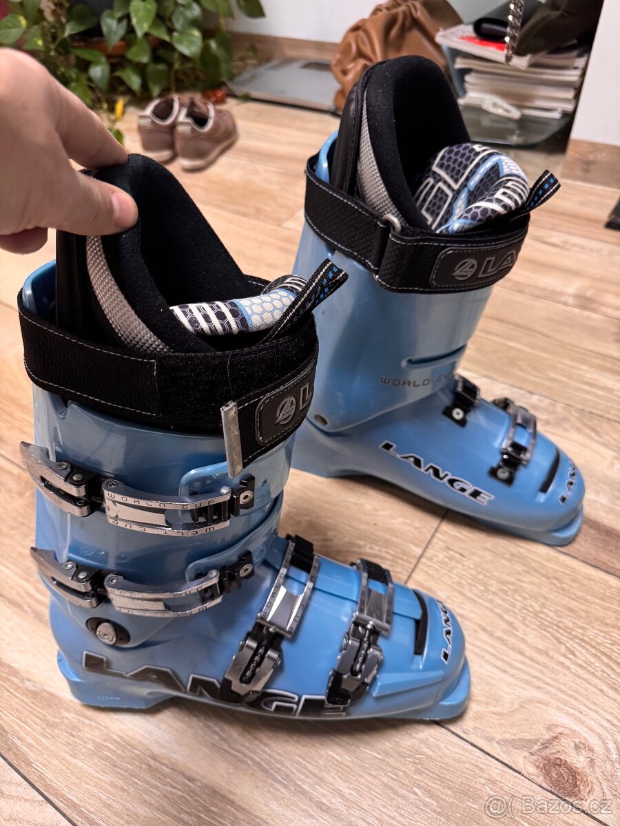 Lange vel.42 velmi málo nošené profi lyžáky