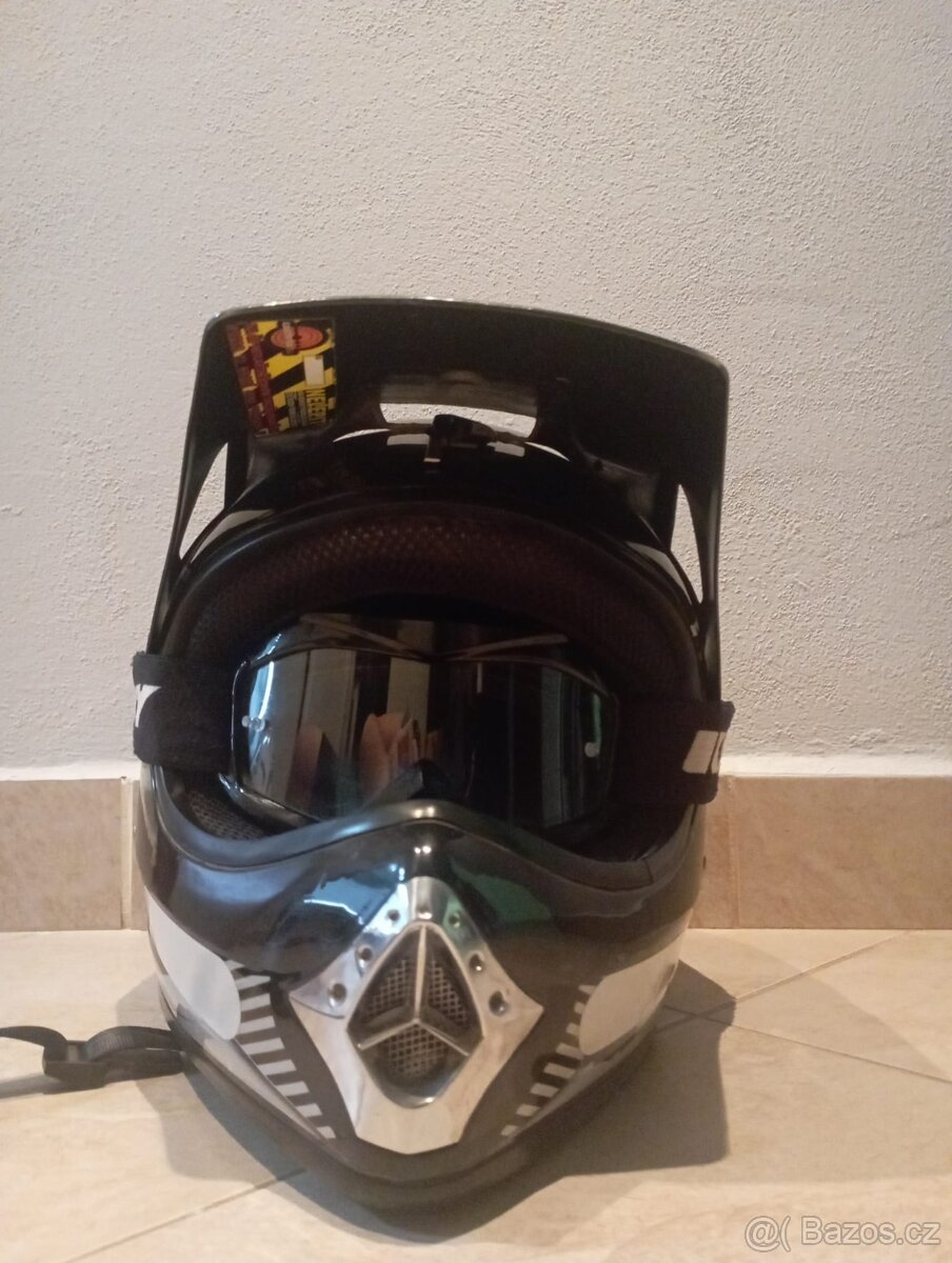 Dětská moto helma + brýle - dobrý stav