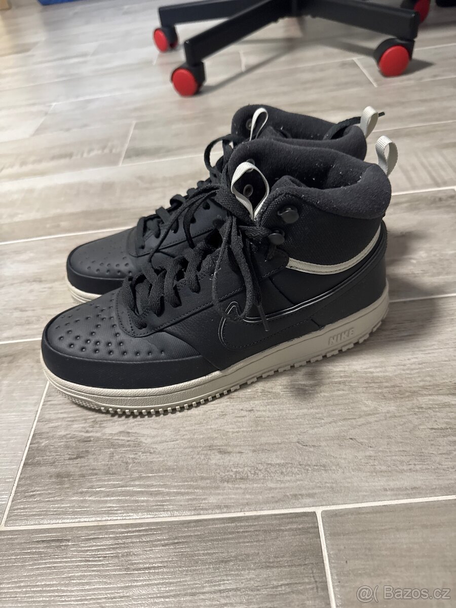 Nike boty téměř nenišené