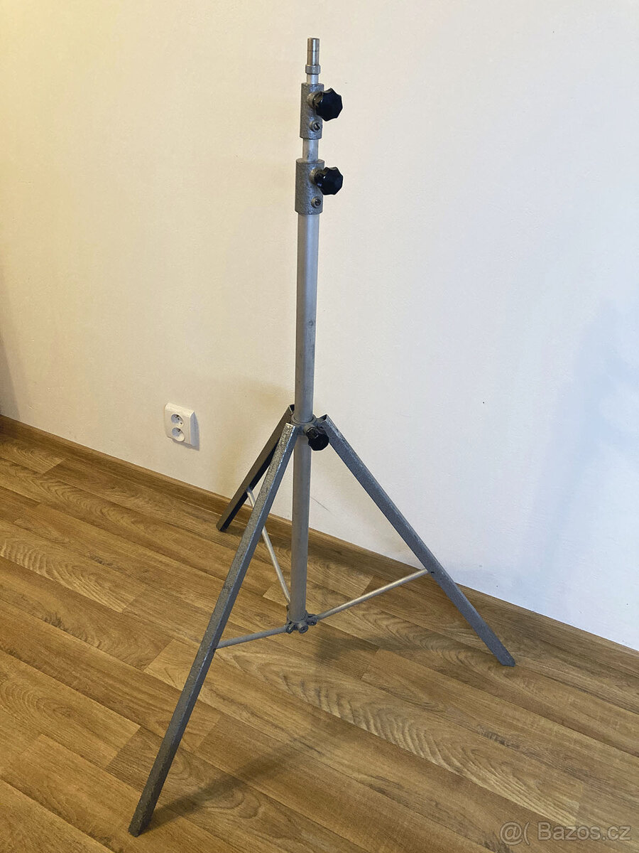 Studiový stativ na světlo