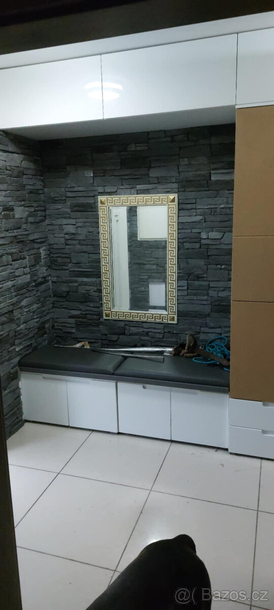 předsínová stěna