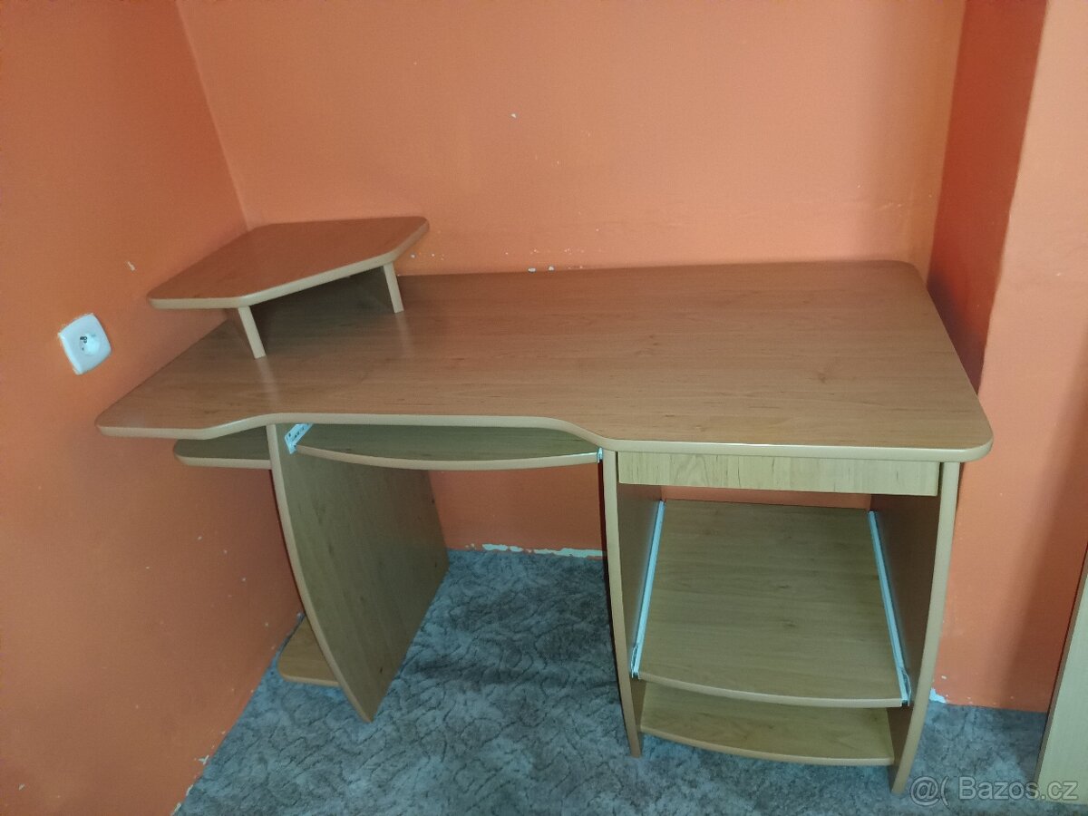 Kancelářský stůl+ regál zdarma