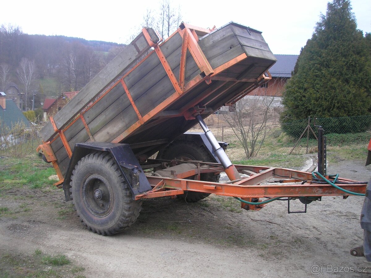 Prodám sklápěcí káru za traktor.
