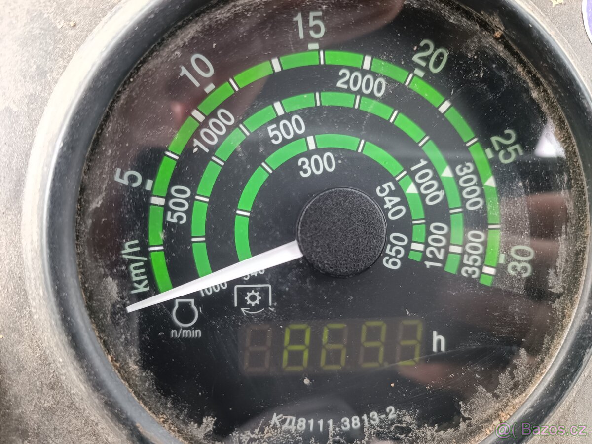 Malotraktor Belarus 320.4 s vyvážečkou