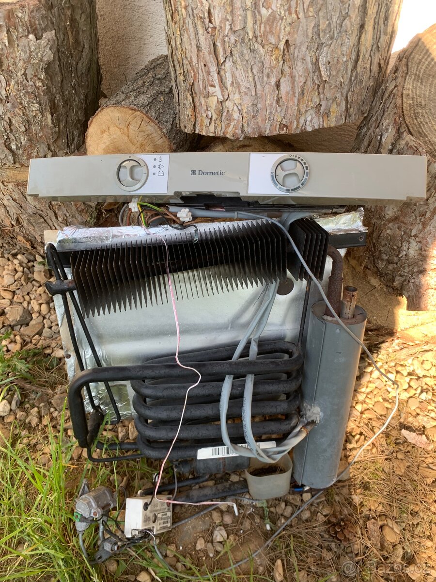 Lednice Dometic plyn