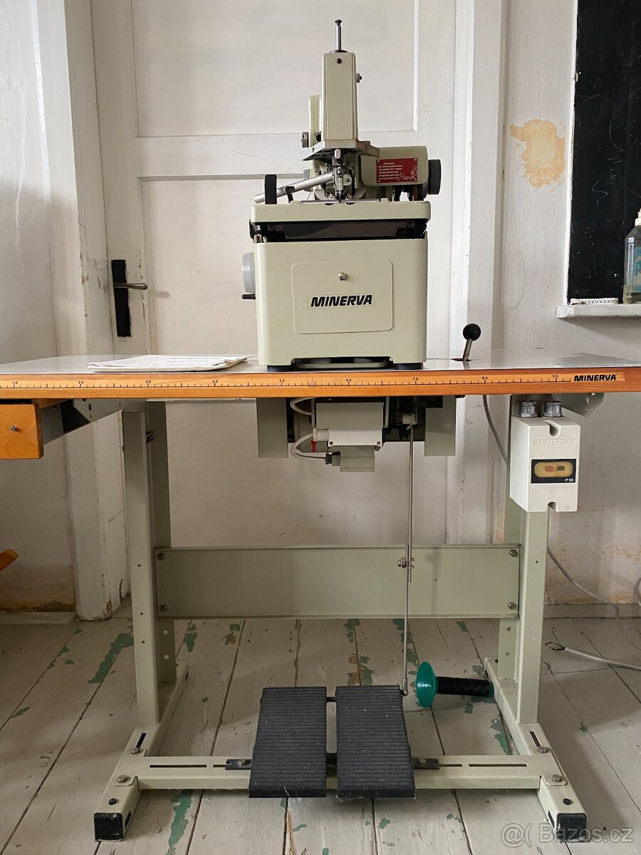 Šicí stroj dírkovačka Minerva