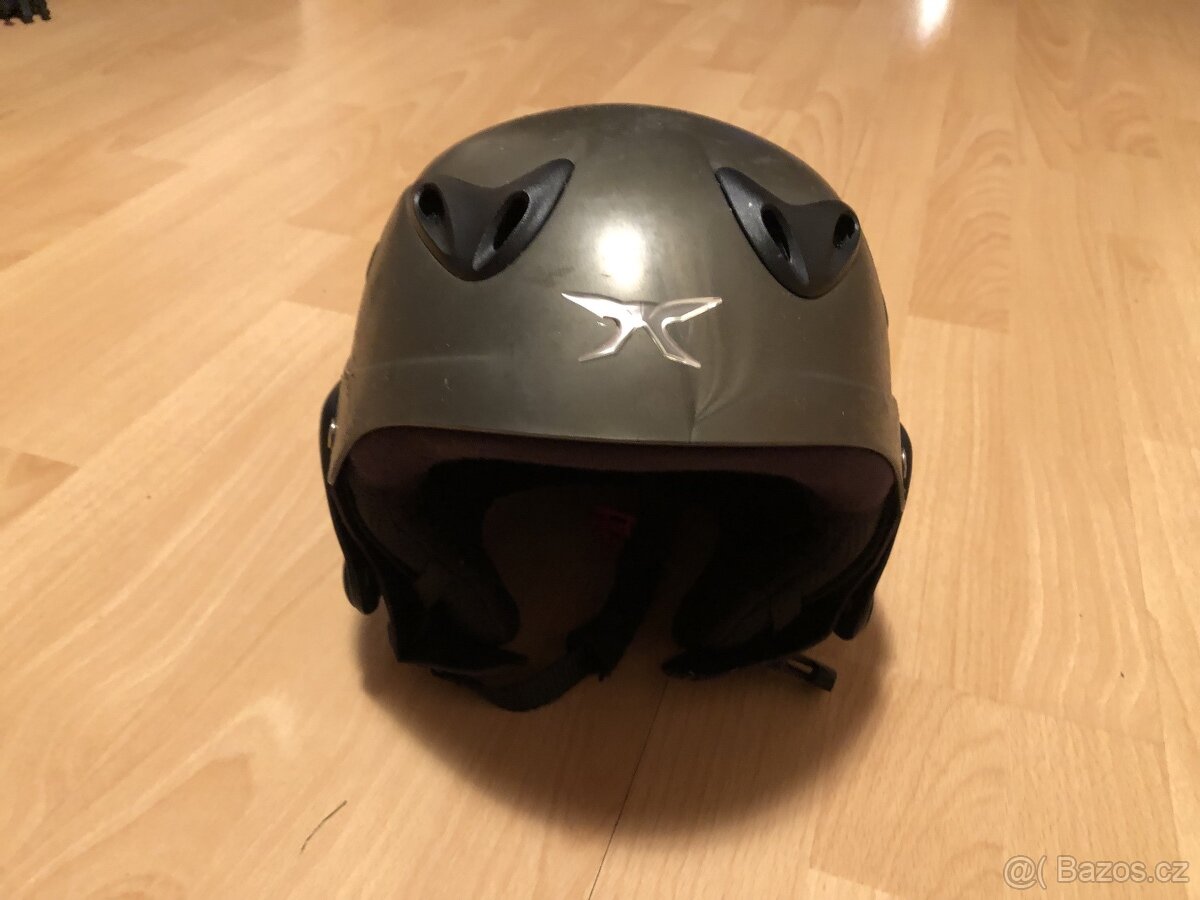 Dětská lyžařská helma Carrera