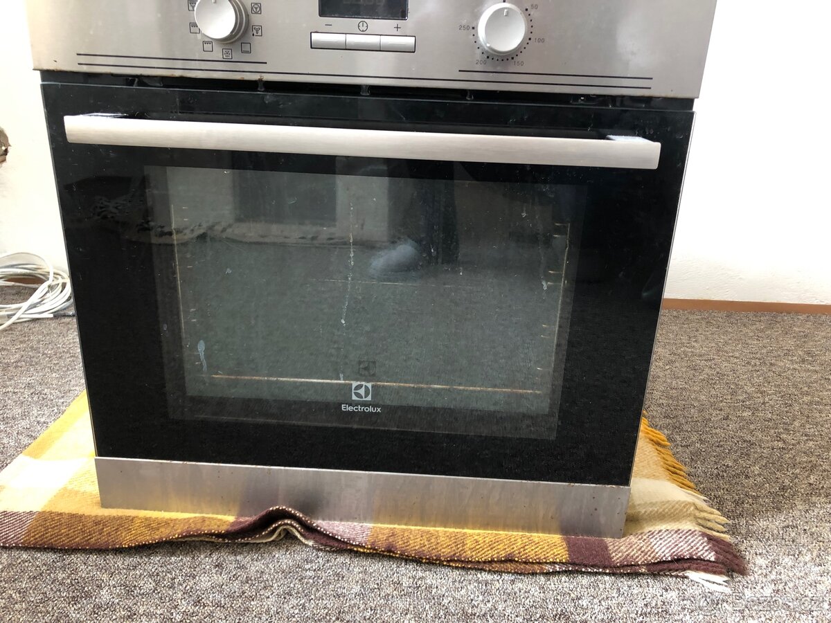 El. vestavná trouba Electrolux
