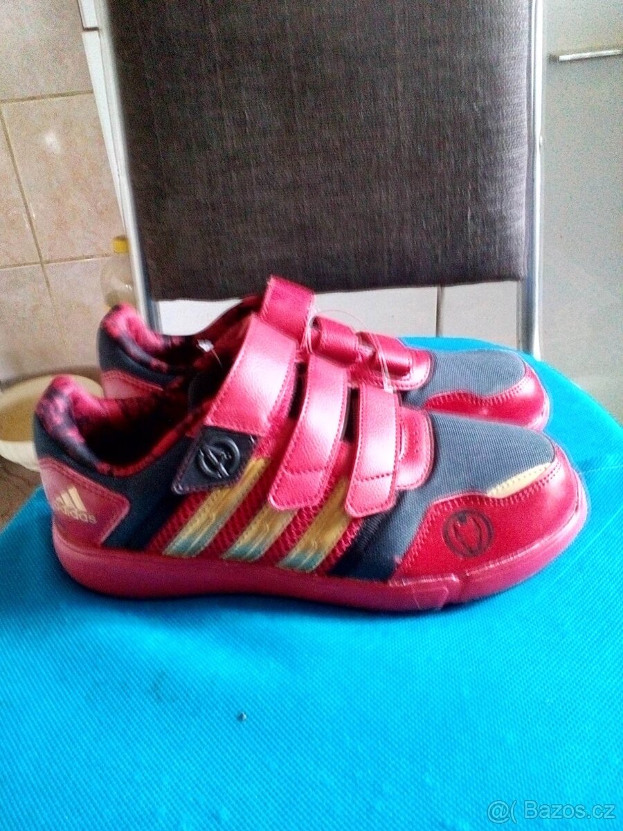 Prodám úplně nové botasky ADIDAS v.36