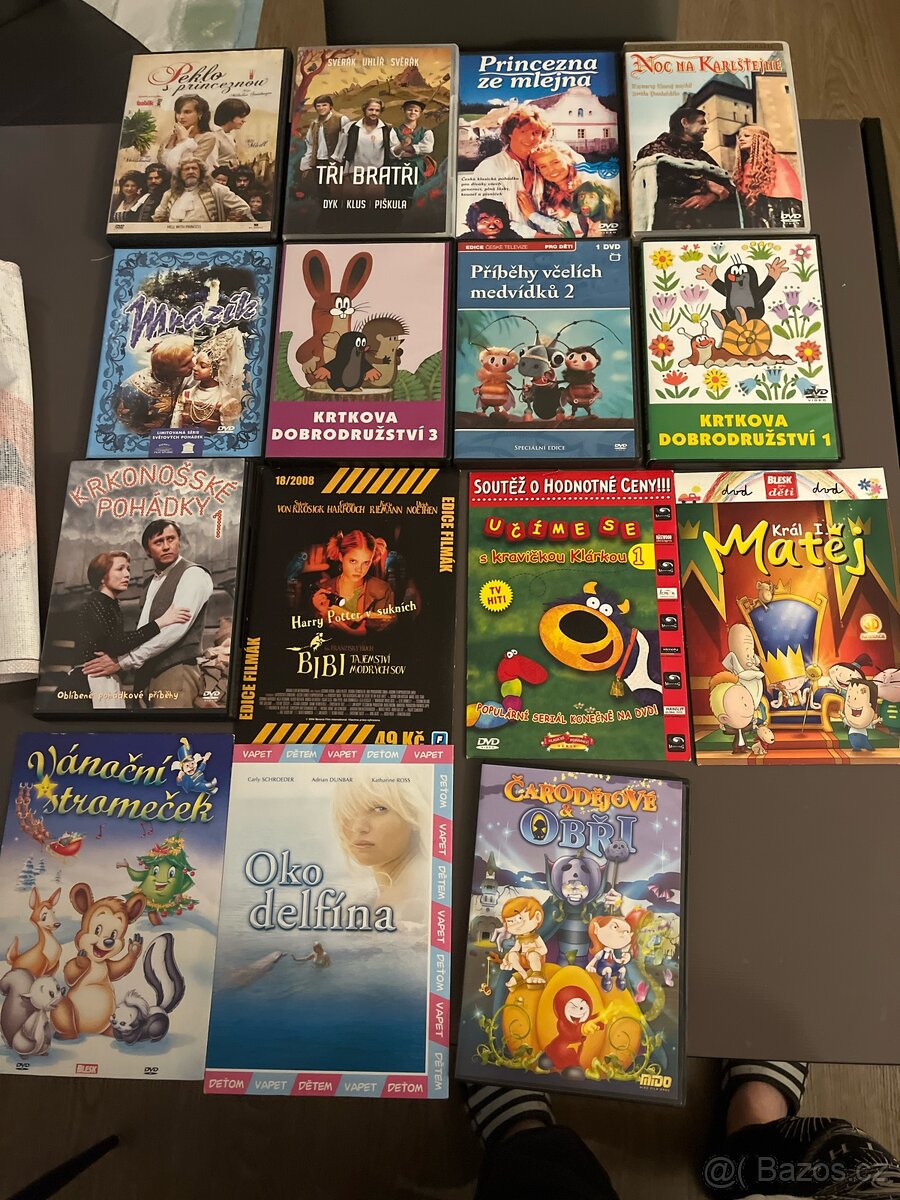15 různých DVD pohádek a filmů pro děti